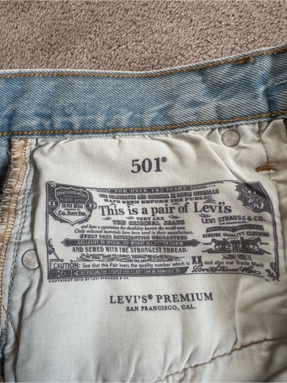 Levi's® 501® Mid-Thigh Shorts Light Indigo Wash Raw/Frayed Hem Women’s Size 27 - Picture 11 of 13